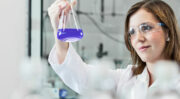 Recherche capillaire : Henkel lance un nouveau prix de recherche pour les Femmes Scientifiques