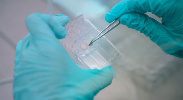 Revivo BioSystems présente sa puce microfluidique REVex