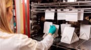 Unilever intensifie ses efforts en R&D pour réduire le plastique vierge dans ses emballages
