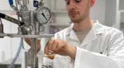 Du carbone à la place de l’huile de palme : Mibelle, LanzaTech et Fraunhofer développent une alternative pour les cosmétiques